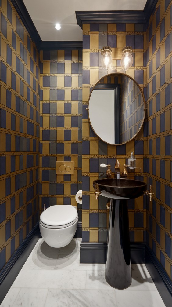 Modern Luxury in Small Spaces: Innovative Bathroom Decor Ideas 2025